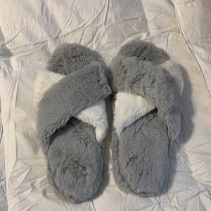 Slippers, faux fur slip in ☘️HP